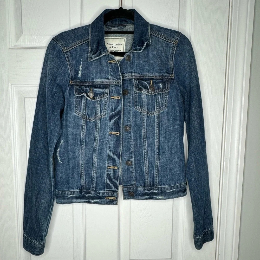 ABERCROMBIE AND FITCH Medium Wash Slightly Distressed Jean‎ Jacket Size Small